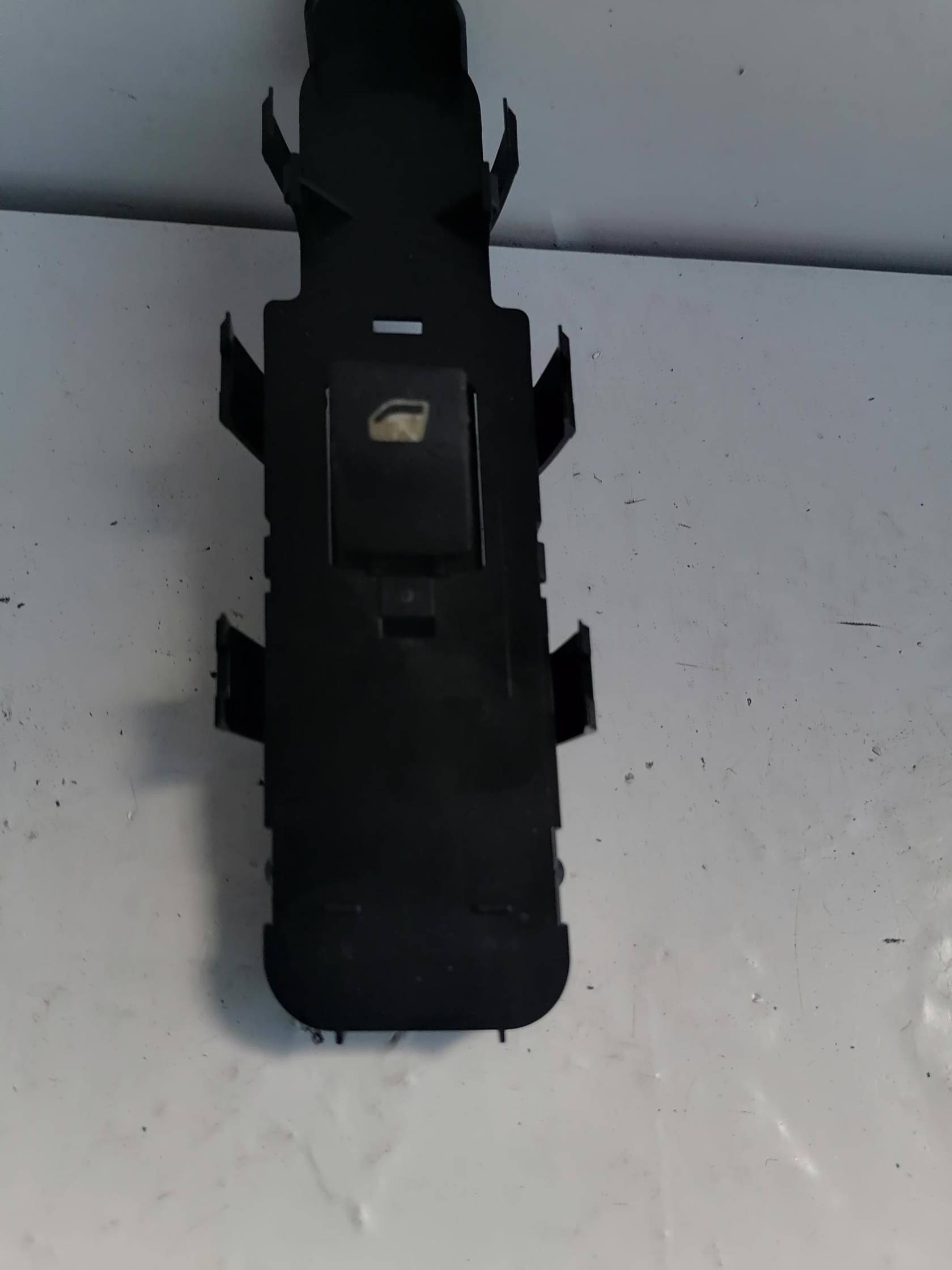 Interruttore alzacristalli porta ant.